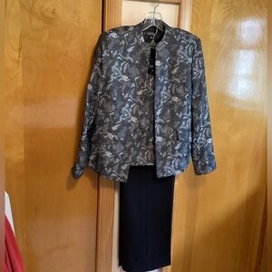 Ladies Kasper 3-pc Pantsuit- Black and Silver Brocade - 8P
